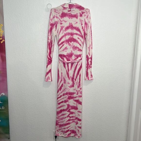 Ser.O.Ya Gloria Cardigan Dress in White Pink Swirl TieDye Revolve Small - Picture 6 of 16